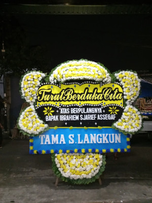 Papan Bunga Duka di Brondong